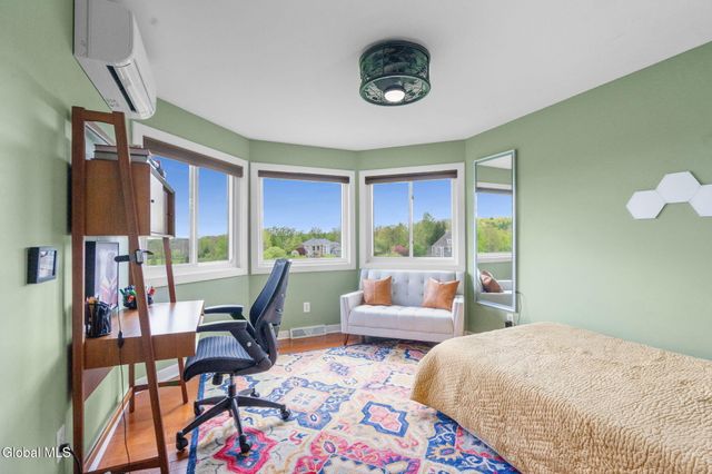 8 Fox Glove Court, North Greenbush, NY 12198