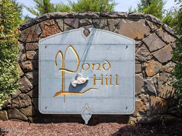 8 Fox Glove Court, North Greenbush, NY 12198