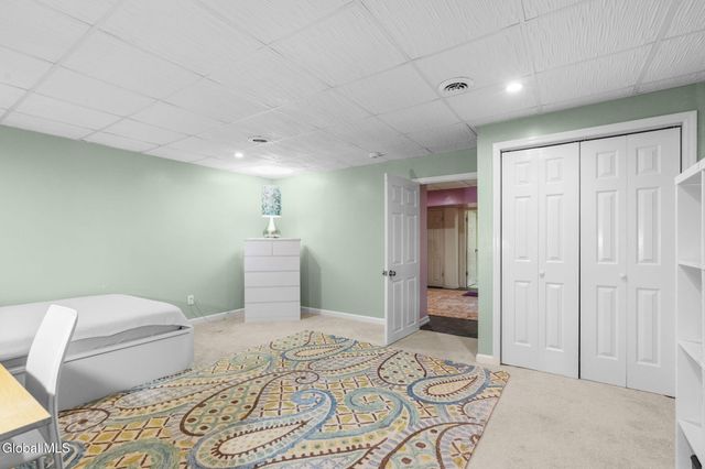 8 Fox Glove Court, North Greenbush, NY 12198