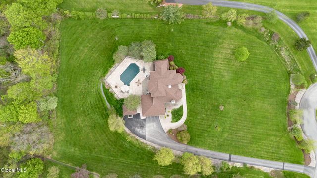 8 Fox Glove Court, North Greenbush, NY 12198