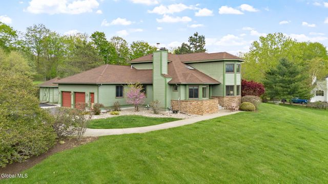 8 Fox Glove Court, North Greenbush, NY 12198
