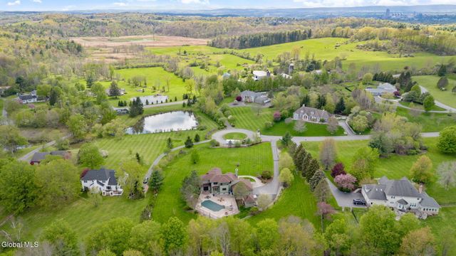 8 Fox Glove Court, North Greenbush, NY 12198