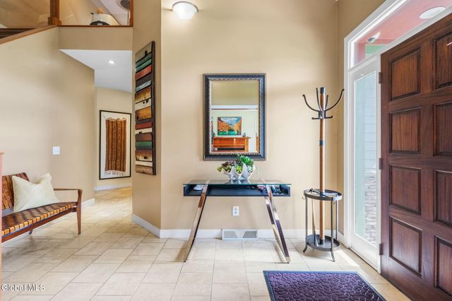8 Fox Glove Court, North Greenbush, NY 12198