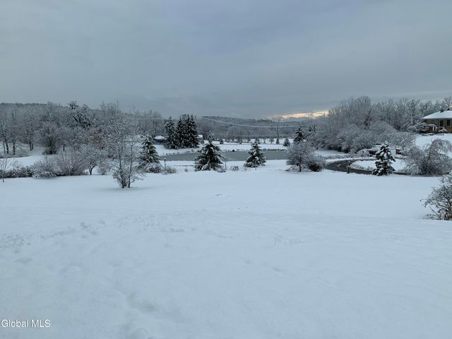8 Fox Glove Court, North Greenbush, NY 12198