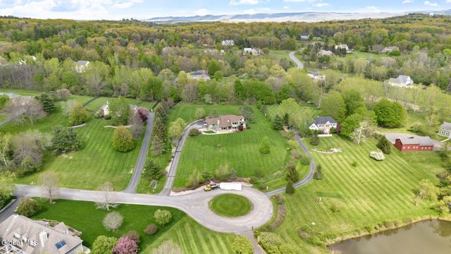 8 Fox Glove Court, North Greenbush, NY 12198