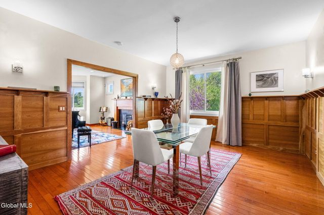 8 Fox Glove Court, North Greenbush, NY 12198