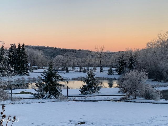 8 Fox Glove Court, North Greenbush, NY 12198