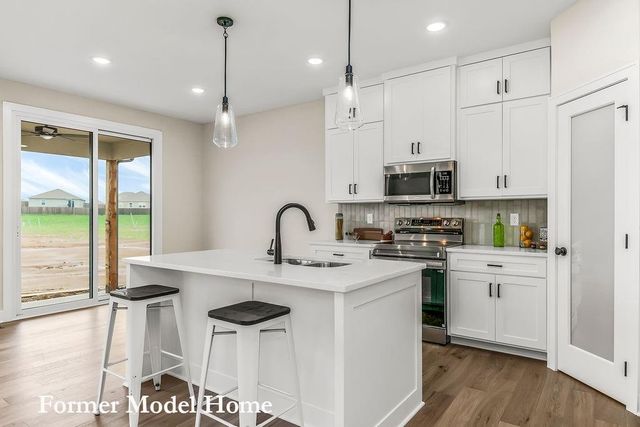 8004 SE Hoot Owl Street, Blue Springs, MO 64014