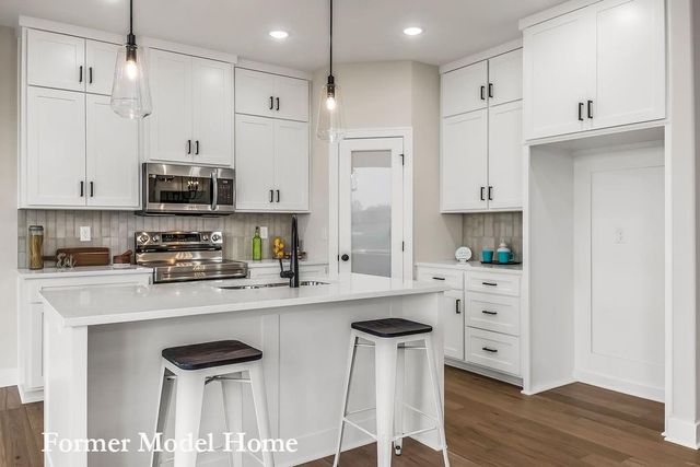 8004 SE Hoot Owl Street, Blue Springs, MO 64014