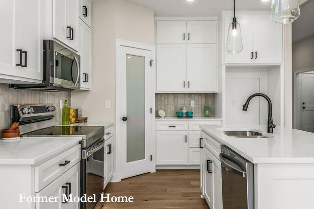 8004 SE Hoot Owl Street, Blue Springs, MO 64014