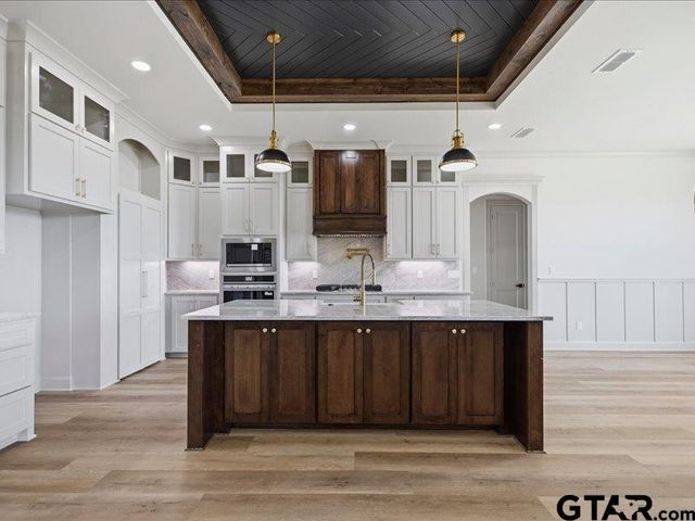 17287 Woodcrest Circle, Lindale, TX 75771