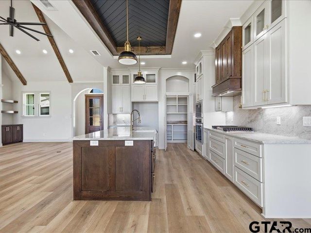 17287 Woodcrest Circle, Lindale, TX 75771