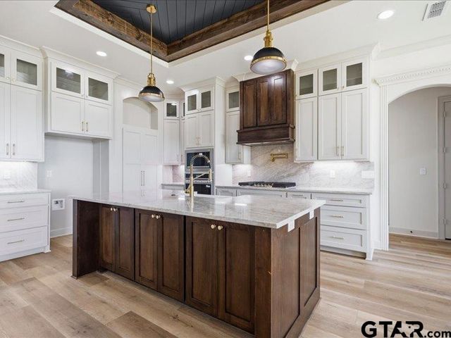 17287 Woodcrest Circle, Lindale, TX 75771