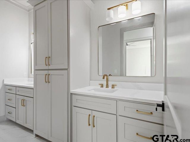 17287 Woodcrest Circle, Lindale, TX 75771