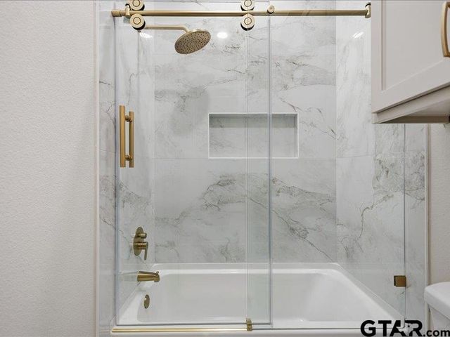 17287 Woodcrest Circle, Lindale, TX 75771