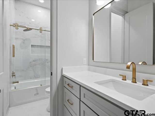 17287 Woodcrest Circle, Lindale, TX 75771