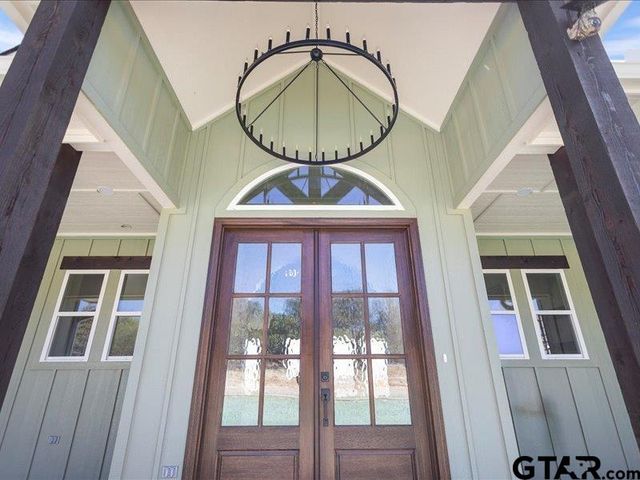 17287 Woodcrest Circle, Lindale, TX 75771