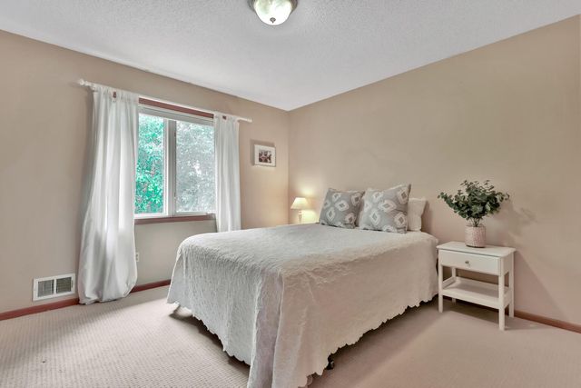 17408 Tessmer Court, Eden Prairie, MN 55347
