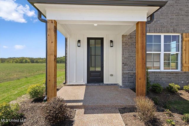 902 Coahoma Court, Nesbit, MS 38651