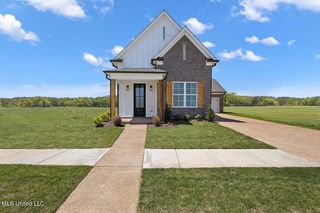 902 Coahoma Court, Nesbit, MS 38651