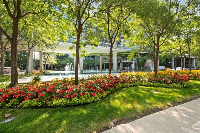 9655 Woods Drive 1006, Skokie, IL 60077