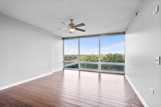 9655 Woods Drive 1006, Skokie, IL 60077