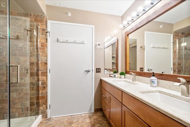 9655 Woods Drive 1006, Skokie, IL 60077