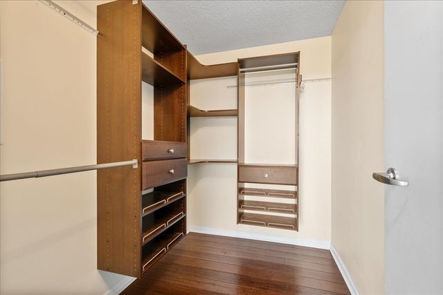 9655 Woods Drive 1006, Skokie, IL 60077