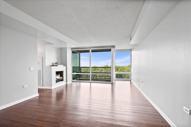 9655 Woods Drive 1006, Skokie, IL 60077