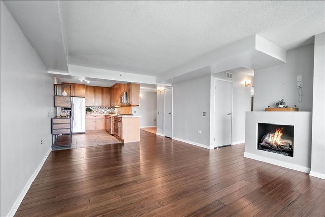 9655 Woods Drive 1006, Skokie, IL 60077