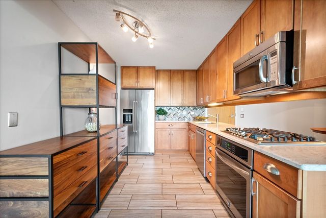 9655 Woods Drive 1006, Skokie, IL 60077