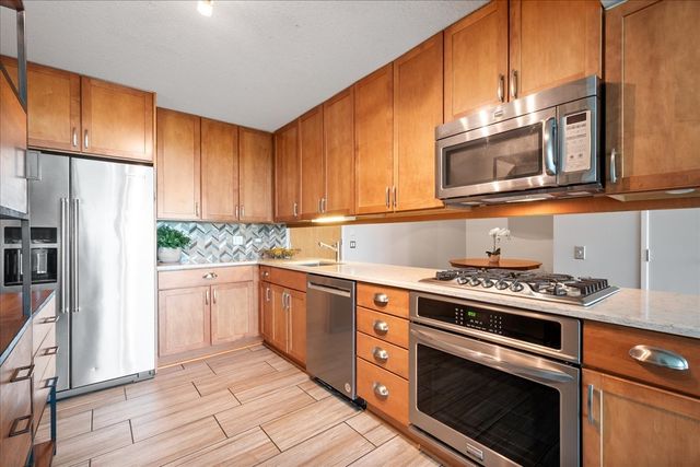 9655 Woods Drive 1006, Skokie, IL 60077