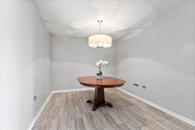 9655 Woods Drive 1006, Skokie, IL 60077