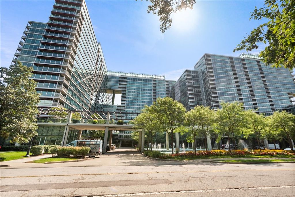 9655 Woods Drive 1006, Skokie, IL 60077
