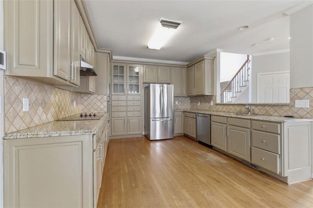 253 Chestnut Lake Way, Lilburn, GA 30047