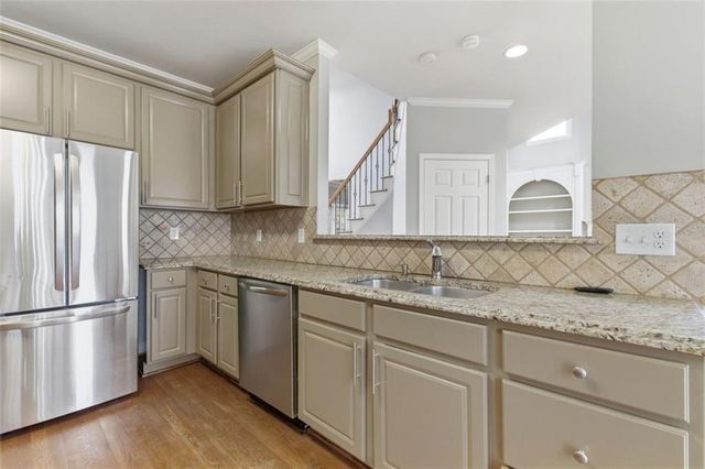 253 Chestnut Lake Way, Lilburn, GA 30047
