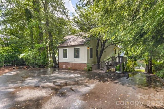 82 Innsbrook Drive, Lake Toxaway, NC 28747
