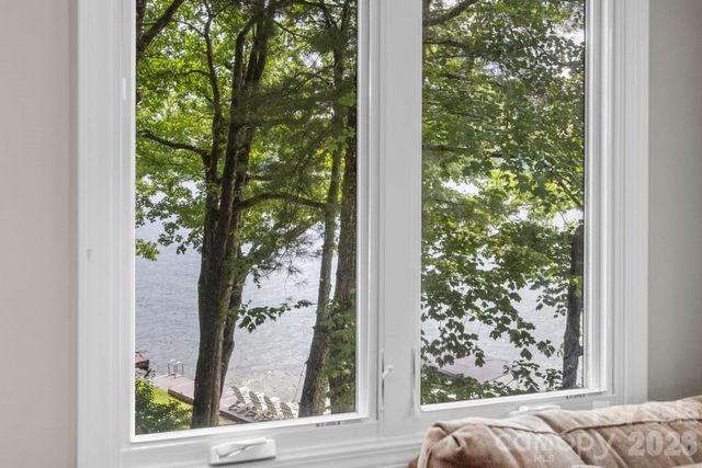 82 Innsbrook Drive, Lake Toxaway, NC 28747