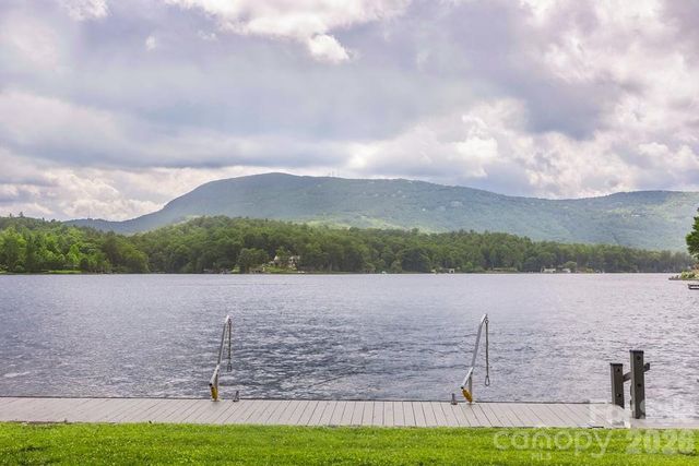 82 Innsbrook Drive, Lake Toxaway, NC 28747