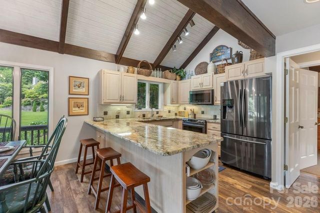 82 Innsbrook Drive, Lake Toxaway, NC 28747