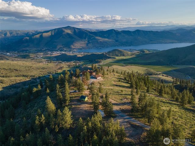 1831 Cottontail Lane, Chelan, WA 98816