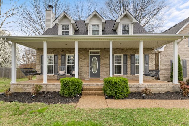 2996 Iroquois Dr, Thompsons Station, TN 37179