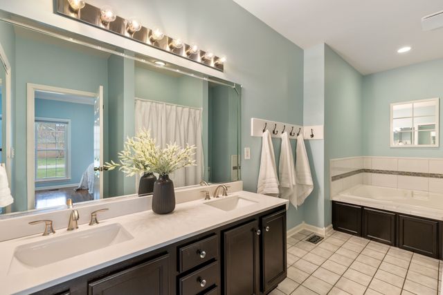 2996 Iroquois Dr, Thompsons Station, TN 37179