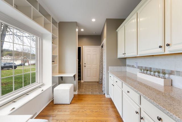 2996 Iroquois Dr, Thompsons Station, TN 37179