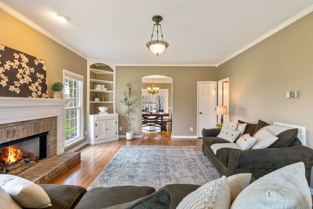 2996 Iroquois Dr, Thompsons Station, TN 37179