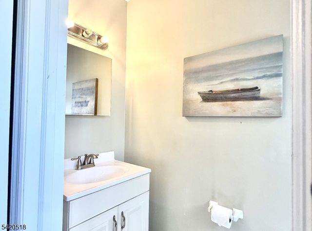 6 Pennsylvania Way, Hopatcong Boro, NJ 07843