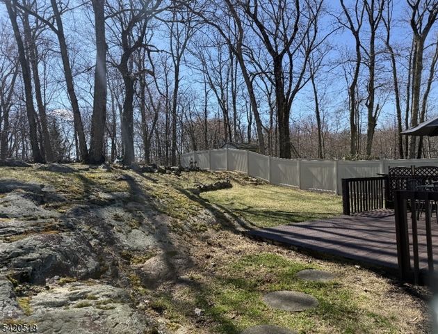 6 Pennsylvania Way, Hopatcong Boro, NJ 07843