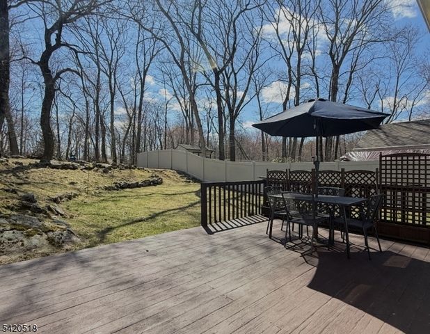 6 Pennsylvania Way, Hopatcong Boro, NJ 07843