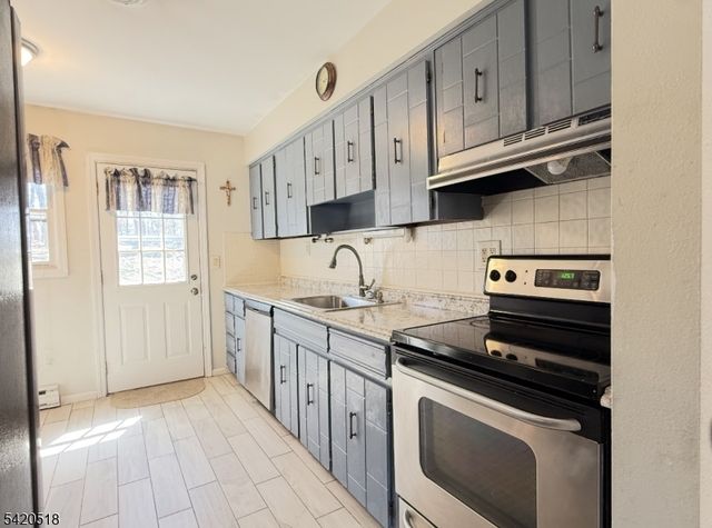 6 Pennsylvania Way, Hopatcong Boro, NJ 07843