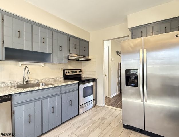 6 Pennsylvania Way, Hopatcong Boro, NJ 07843